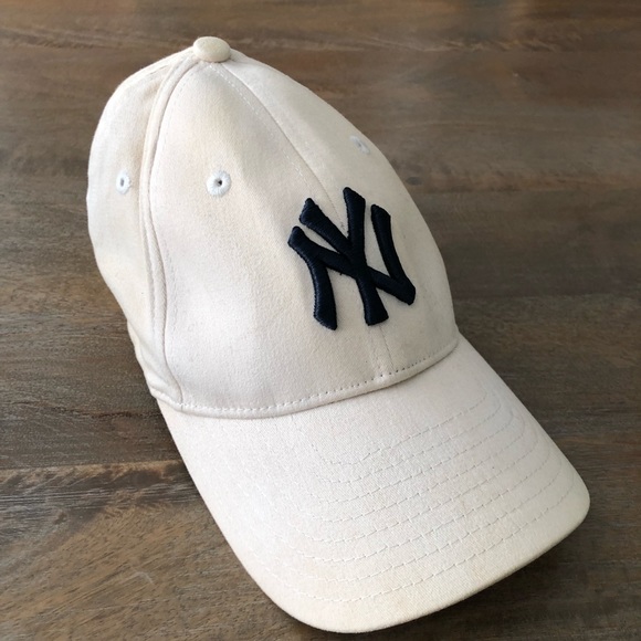 New York Yankees Genuine Cap - Picture 1 of 7